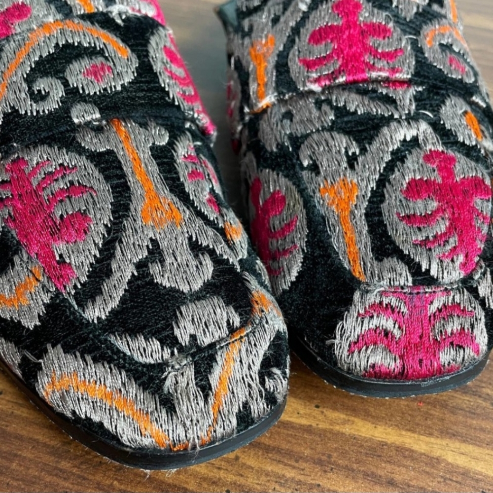 Free People 'Brocade At Ease' Black Embroidered Tapestry Loafer Slides EU 37